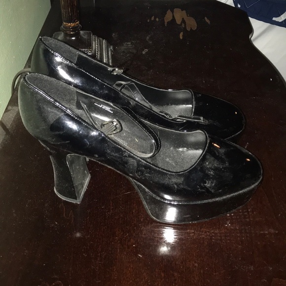 black costume heels - Picture 2 of 2